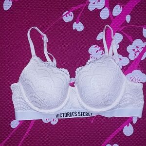 Victorias Secret tshirt lightly lined demi bra cream lace NWOT 36B VS Logo New!
